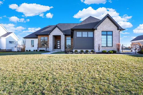 8115 Hanley Ln, Zionsville, IN, 46077-7949 | Card Image