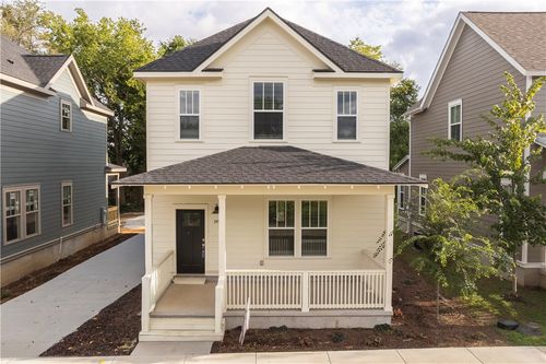 349 E 11th St, Fayetteville, AR, 72701 | Card Image