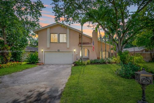 42 Birch Dr, Hollywood, FL, 33026-1104 | Card Image