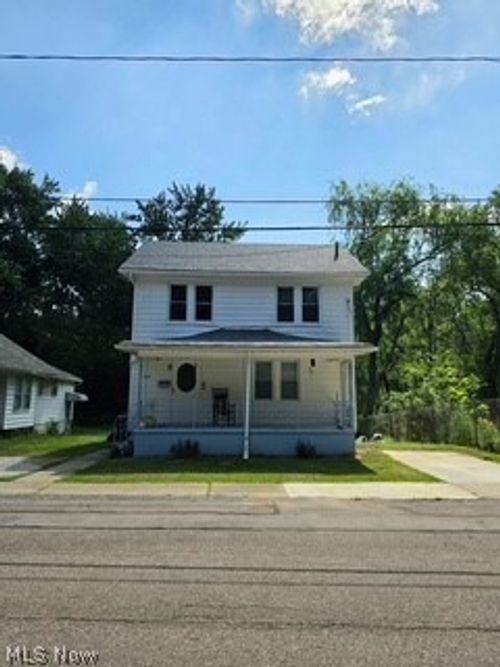 819 Keeney St, Akron, OH, 44310-2226 | Card Image