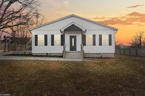 105 Charles St, Thomasville, NC, 27360-3511 | Card Image