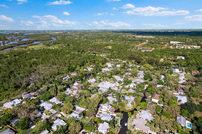 556 Sw Rustic Cir, House other with 3 bedrooms, 2 bathrooms and null parking in Stuart FL | Image 81