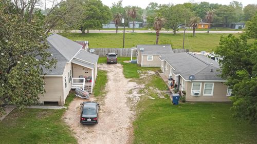 824 2nd Ave N, Texas City, TX, 77590-7542 | Card Image