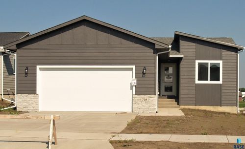 708 Main St, Lennox, SD, 57039 | Card Image