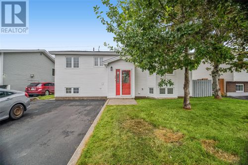 36 Elizabeth Drive, House with 3 bedrooms, 2 bathrooms and null parking in Paradise NL | Card Image