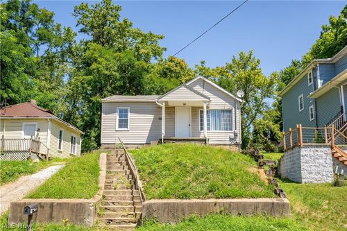 155 Fernwood Ave, Barberton, OH, 44203-1336 | Card Image