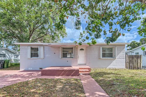 6437 Custer St, Hollywood, FL, 33024-2023 | Card Image