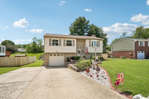 42 Fitch Ln. Lane, Mt Pleasant Twp, PA, 15601 | Card Image