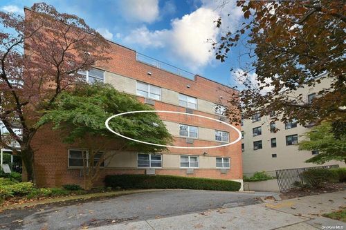 2-n-1 Wooleys Ln, Great Neck, NY, 11023-2141 | Card Image