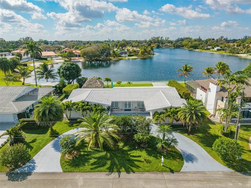 6830 Winged Foot Dr, Hialeah, FL, 33015-2348 | Card Image
