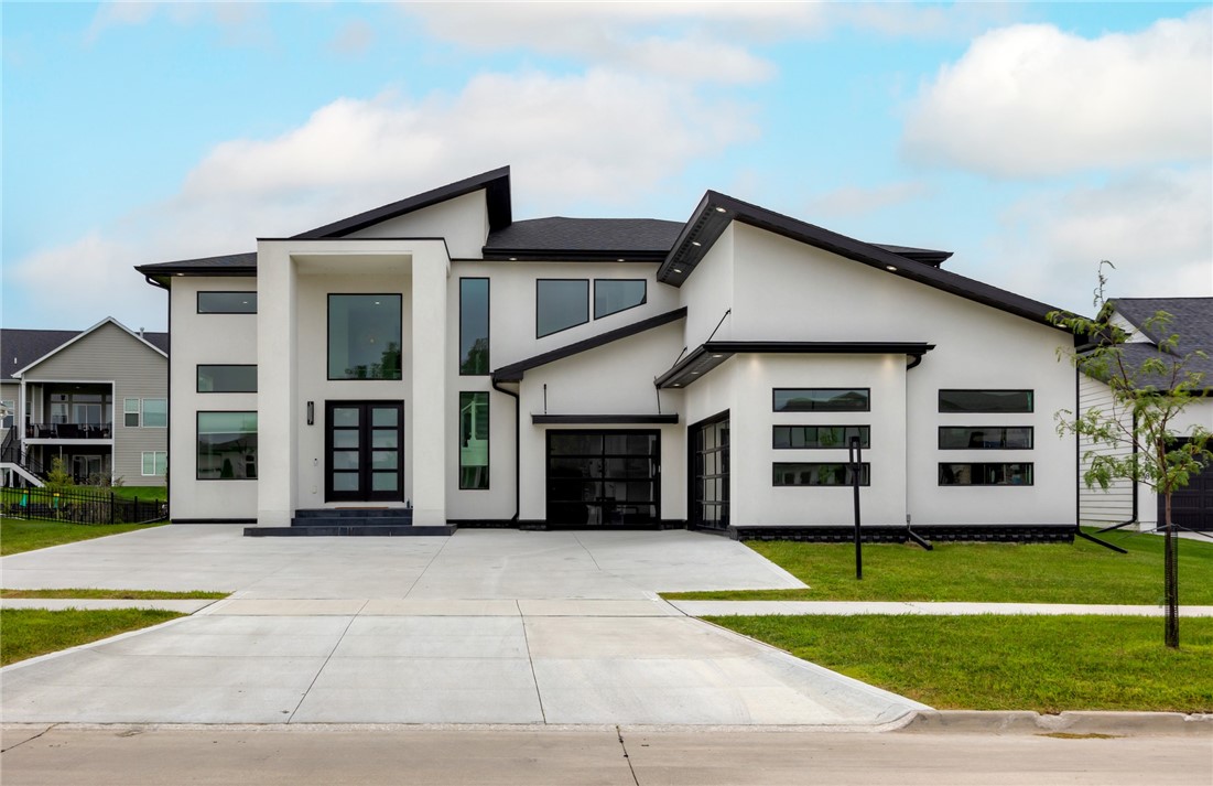 Berkshire Pkwy, Clive, IA 50325