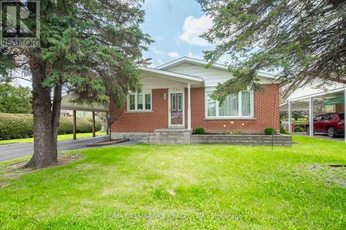 784 Mackay Street, Pembroke, ON, K8A1H2 | Card Image