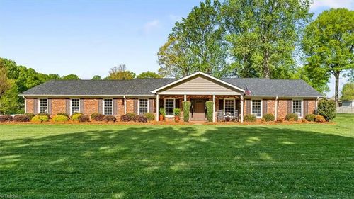 330 Fielding Dr, Kernersville, NC, 27284-9312 | Card Image