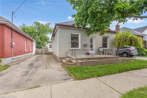 16 Ruth St, Brantford, ON, N3S1L6 | Card Image