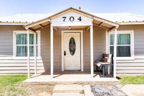 704 S Monroe Avenue, New Deal, TX, 79350 | Card Image