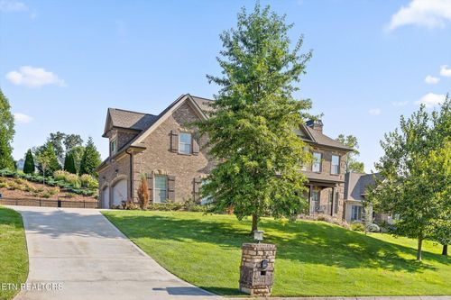 10045 Fox Cove Rd, Knoxville, TN, 37922-4292 | Card Image