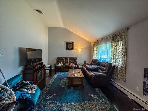 63 Waterbury Pkwy, Cortlandt Mnr, NY, 10567-1712 | Card Image