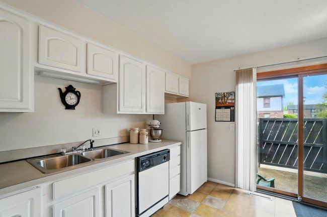 Kitchen - 5775 Corinne Creek Drive, Columbus, OH 43232 | Image 12