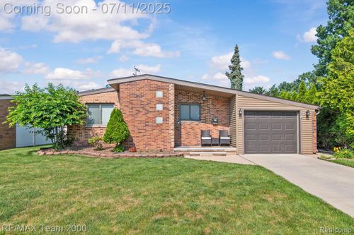 9756 Buckingham Ave, Allen Park, MI, 48101-1290 | Card Image