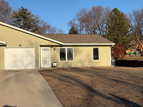 b-303 Quince St Sw, New London, MN, 56273-8518 | Card Image