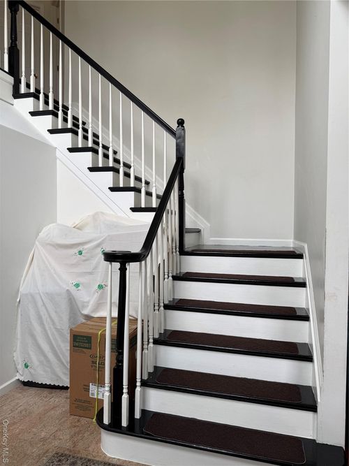 6 Taylor Ln, Medford, NY, 11763-2053 | Card Image