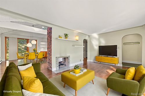 21737 Roslyn Rd, Harper Woods, MI, 48225-1150 | Card Image