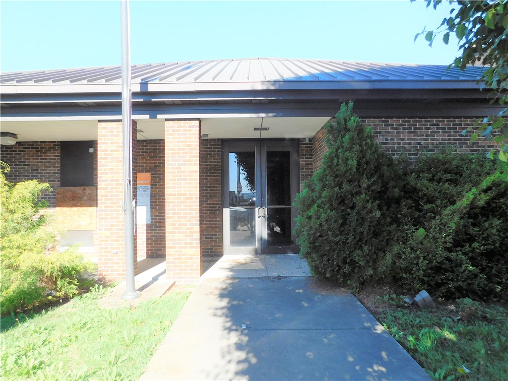 1 N Main St, Masontown, PA 15461