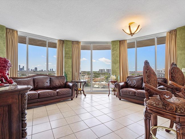 802 - 1 Glen Royal Pkwy, Condo with 2 bedrooms, 2 bathrooms and null parking in Miami FL | Image 2
