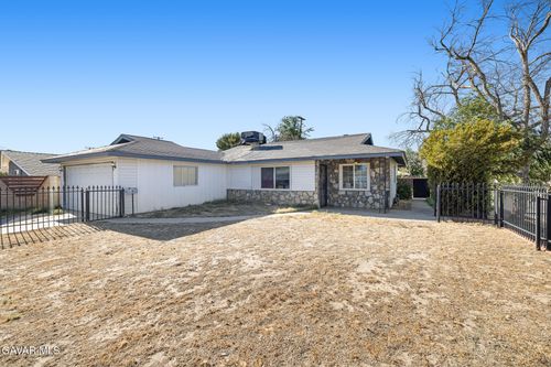 639 E Ovington St, Lancaster, CA, 93535-3201 | Card Image