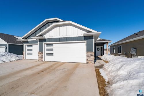 4500 E Leubecher Pl, Sioux Falls, SD, 57108-3064 | Card Image