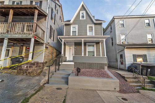 439 W Church St, Slatington, PA, 18080-1751 | Card Image