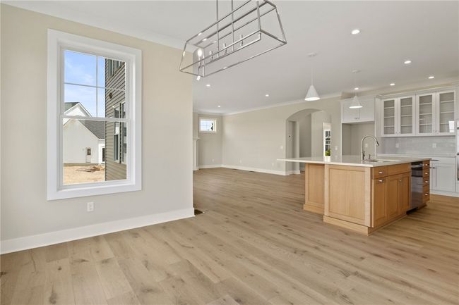 Kitchen dining area | Image 6