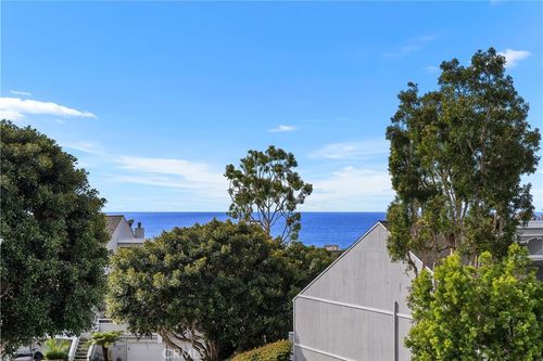 55-11 Baruna Ct, Newport Beach, CA, 92663-2363 | Card Image