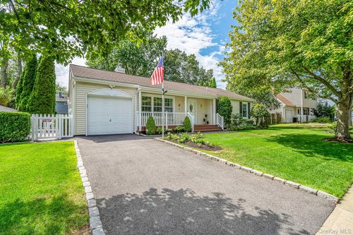 9 Pine St, Islip, NY, 11751 | Card Image