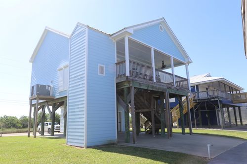 379 Admiral Craik Dr, Grand Isle, LA, 70358-9649 | Card Image