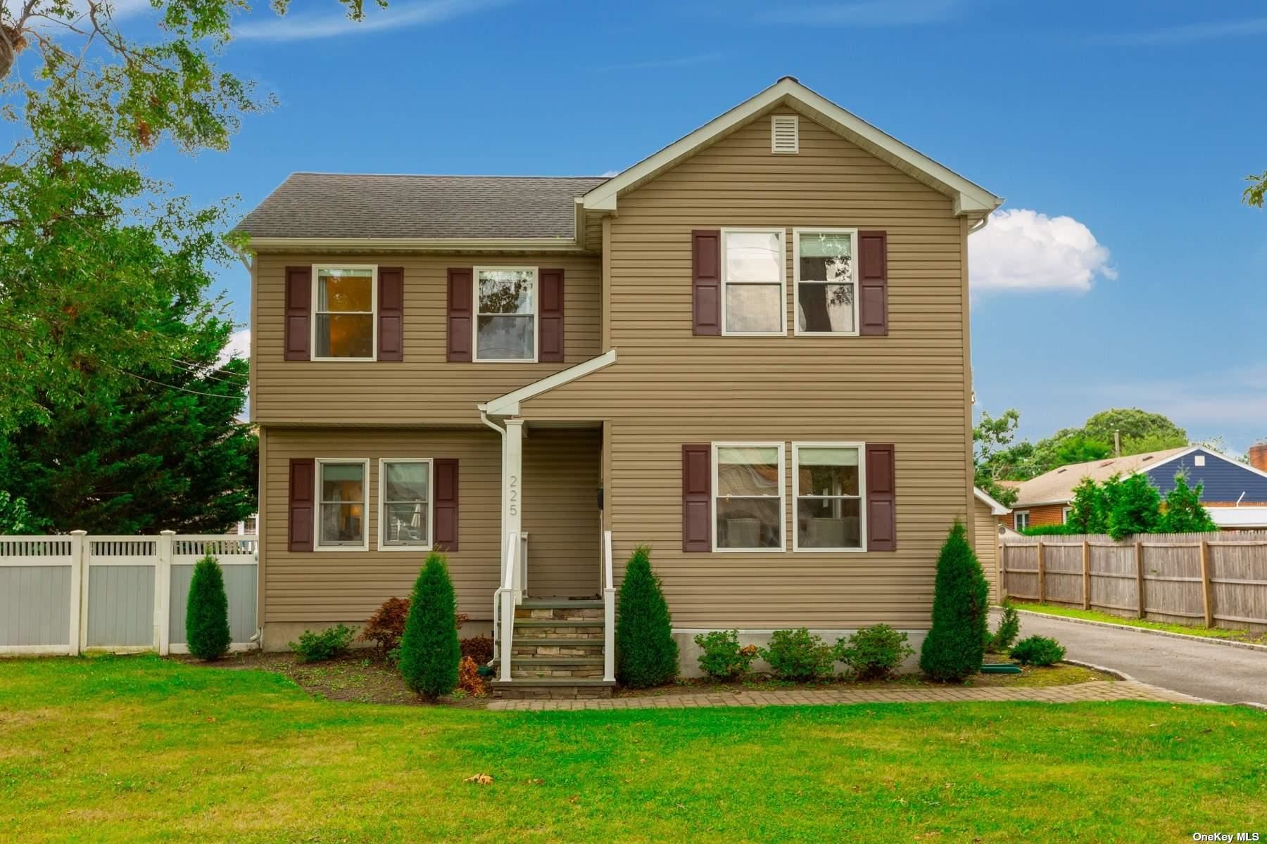 Hyman Ave, West Islip, NY 11795