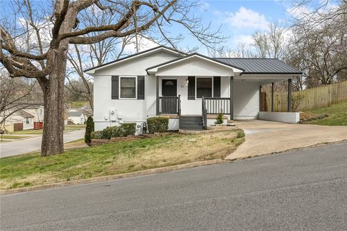 211 N Highland St, Harrison, AR, 72601-3239 | Card Image
