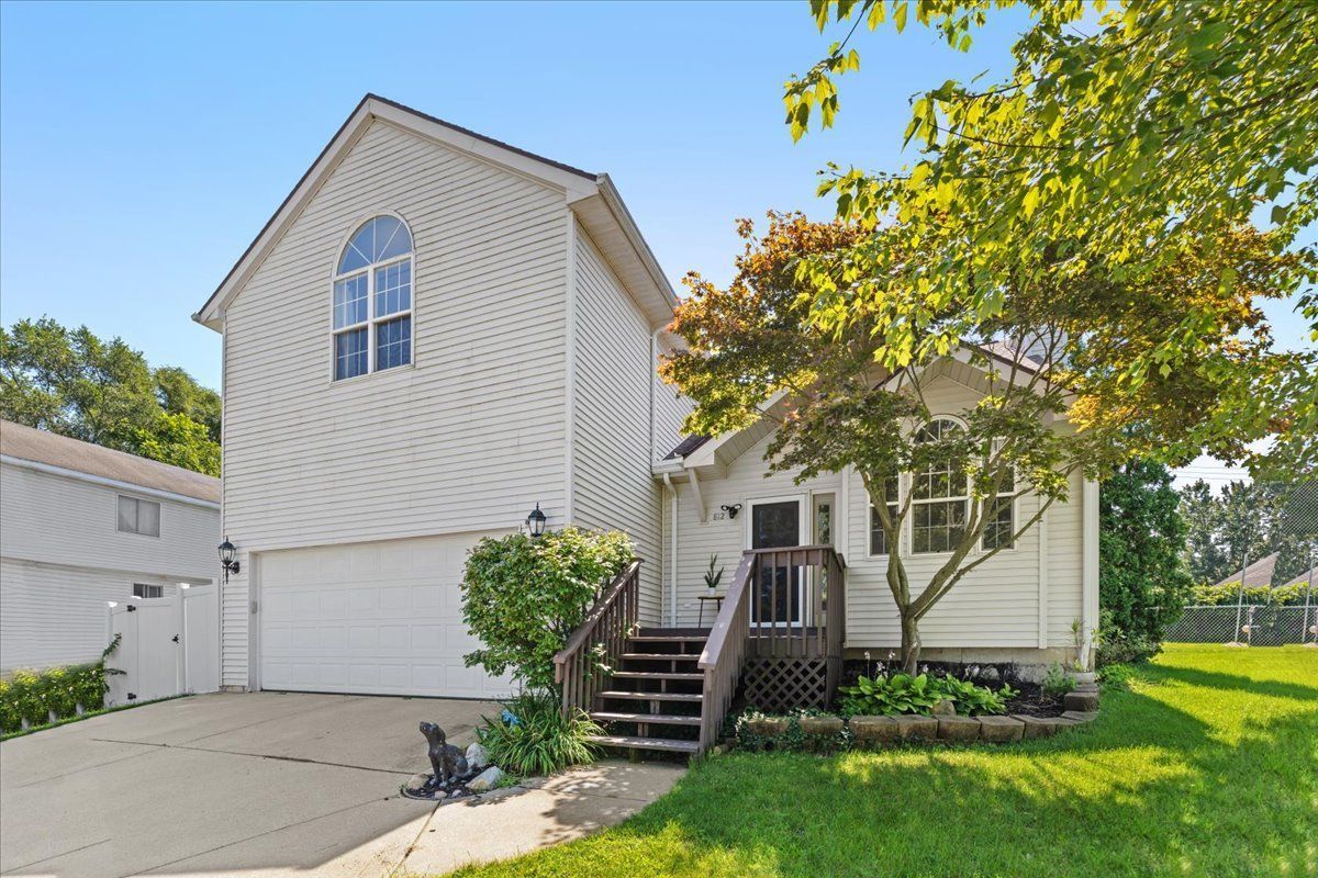 Long Lake Blvd, Lake Orion, MI 48362