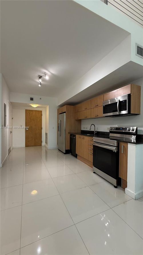 apt-304-350 S Miami Ave, Miami, FL, 33130-1915 | Card Image