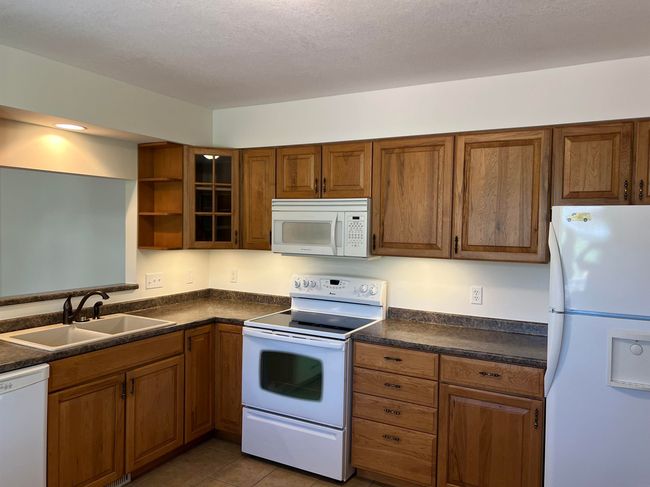 APT-1 - 702 Clearview Dr, Condo with 2 bedrooms, 2 bathrooms and null parking in Decorah IA | Image 12