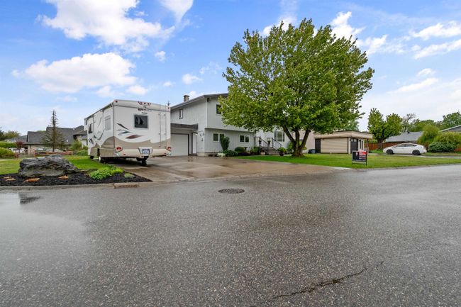6700 Henry Street, House other with 4 bedrooms, 2 bathrooms and null parking in Chilliwack BC | Image 3