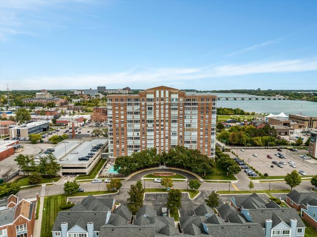 APT-1107 - 250 E Harbortown Dr, Condo with 2 bedrooms, 2 bathrooms and null parking in Detroit MI | Image 25