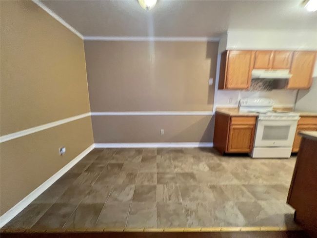 2765 Meadow Gate Ln, Home with 3 bedrooms, 2 bathrooms and null parking in Dallas TX | Image 5