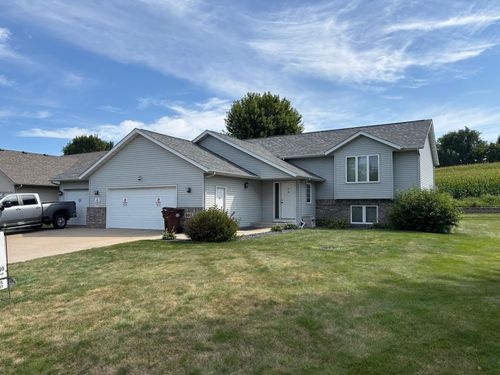 403 Chalupsky Ave Ne, New Prague, MN, 56071-6823 | Card Image
