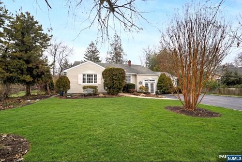 199 Honeysuckle Dr, Twp Washingtn, NJ, 07676-5263 | Card Image