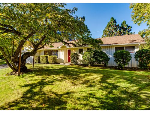 529 Antelope Way, Eugene, OR, 97401-5589 | Card Image