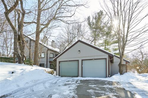 2099 Pinebrook Trl, Cuyahoga Falls, OH, 44223-2538 | Card Image