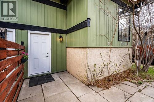 11018 5 St Sw, Calgary, AB, T2W1Y6 | Card Image