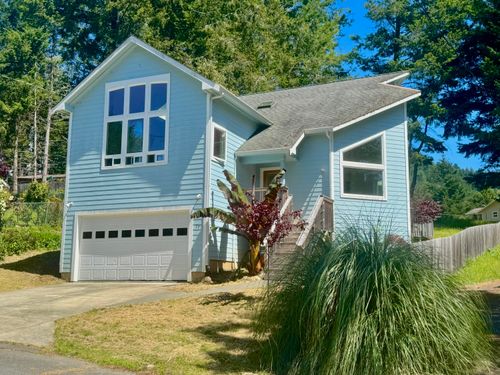 77 Hickory Rd, Whitethorn, CA, 95589-9088 | Card Image