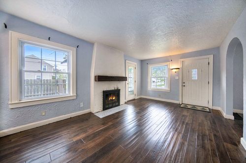 1009 S Webster St, Jackson, MI, 49203-2856 | Card Image